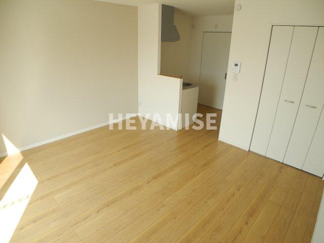 居室・リビング　※別の号室の内装写真です。