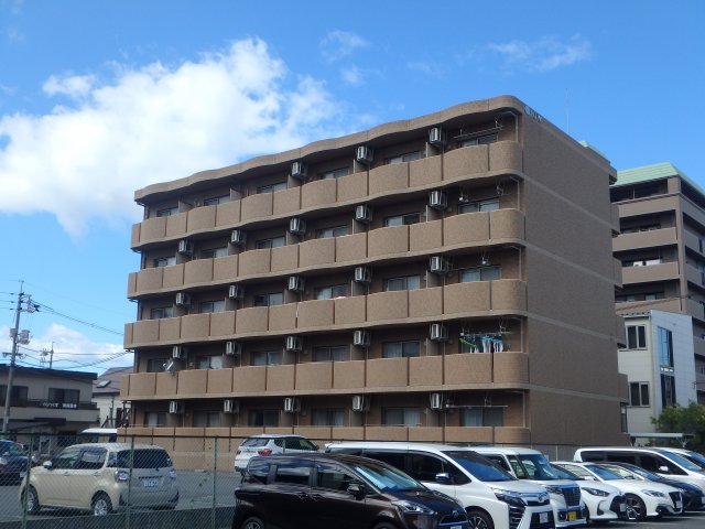 建物外観　落ち着いた雰囲気の外観です