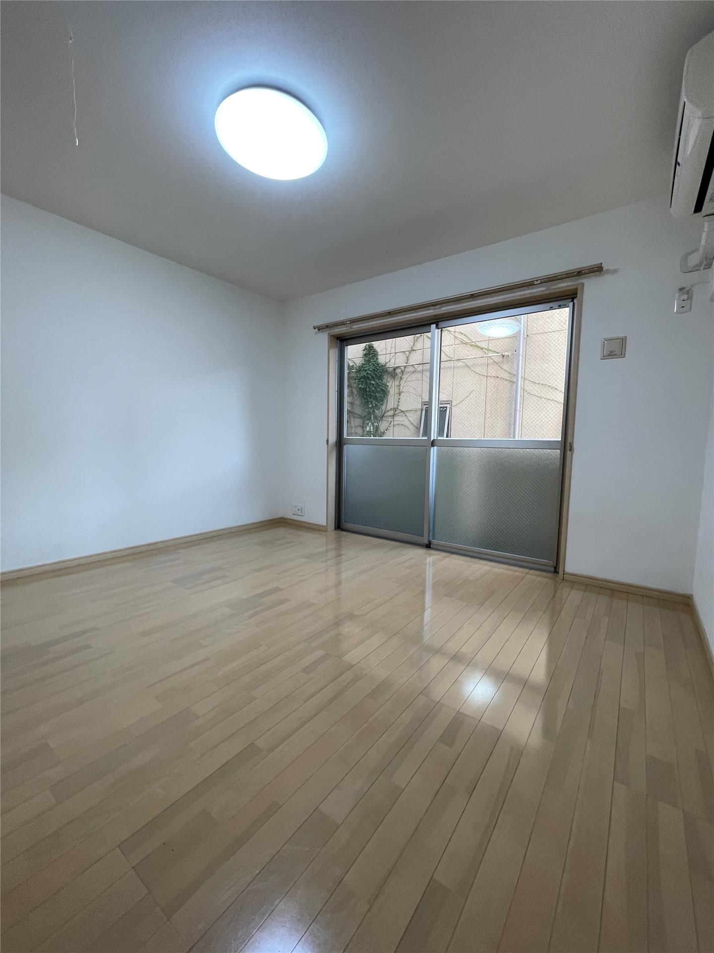 居室・リビング　洋室8帖