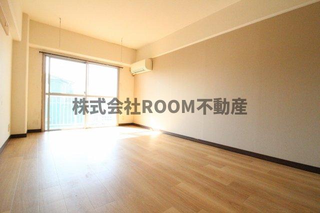 居室・リビング　こちらのリビングで趣味の時間をお楽しみください