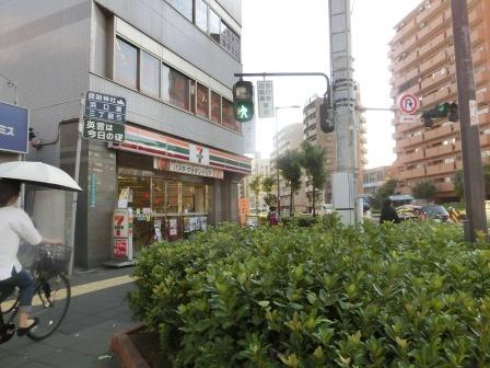 コンビニ　セブンイレブン（コンビニ）まで439m