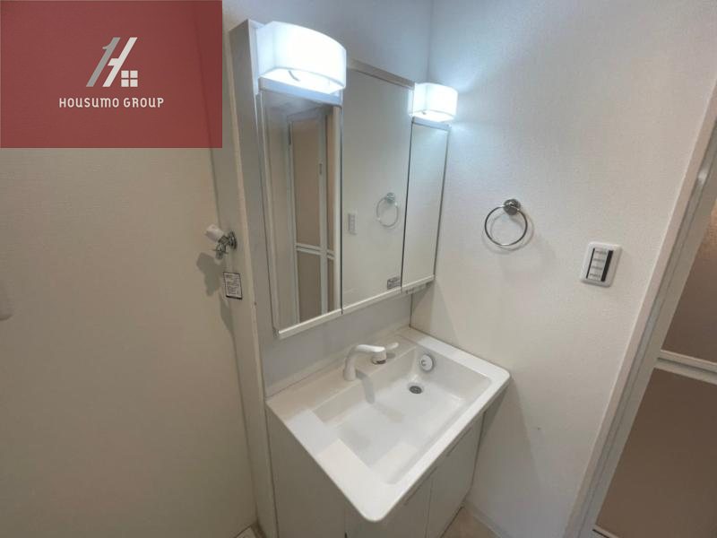 洗面設備　朝の支度にも助かる、独立の洗髪洗面化粧台