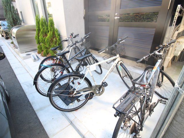 駐車場　駐輪場　空き状況はお問い合わせください