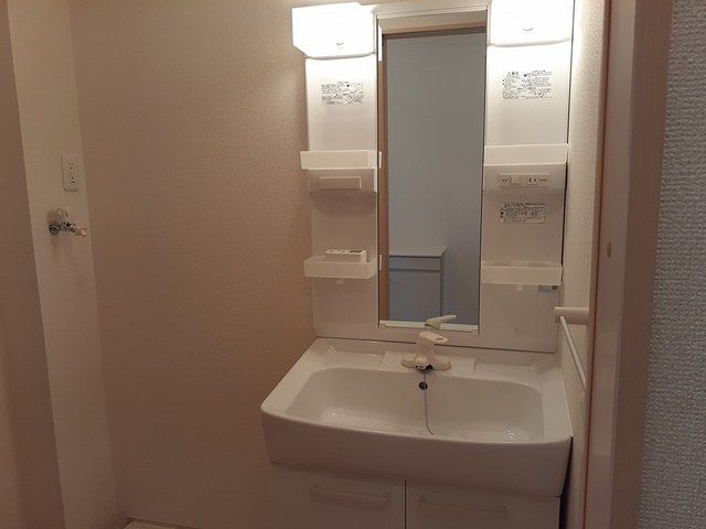 洗面設備　コンパクトで使いやすい洗面所