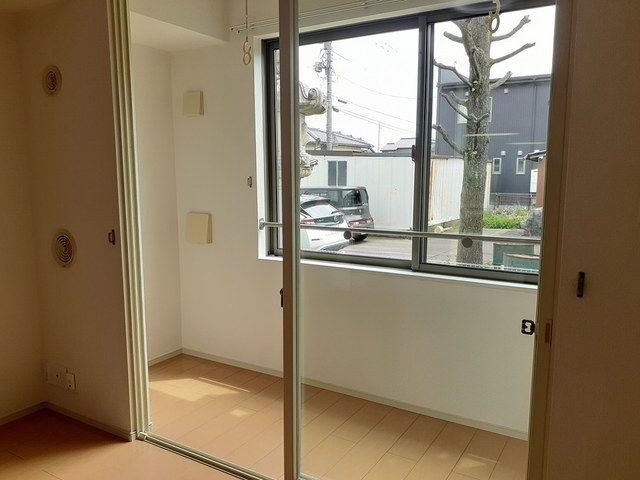 バルコニー　雨の日でも安心のサンルームです