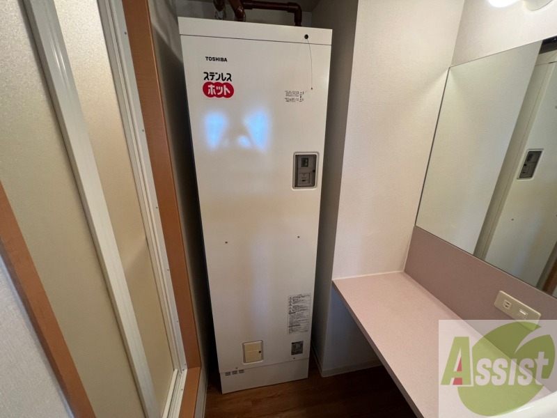 その他設備　給湯器は簡単操作で温度調整ができますよ。