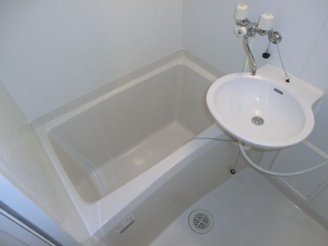 バス・シャワールーム　キレイな浴室　浴室乾燥機能付き