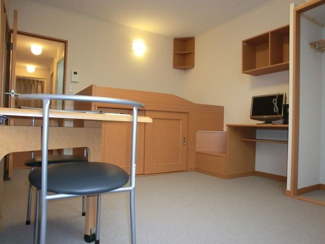 居室・リビング　洋室６．５帖　エアコン　ＴＶドアホン　ウォークインクローゼ…