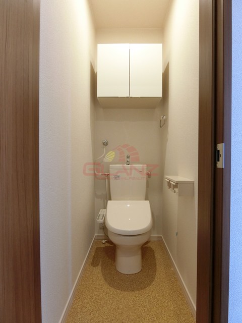 トイレ　シャワートイレ付き