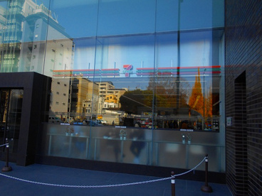 コンビニ　セブンイレブン 港区南青山2丁目店（コンビニ）まで301m