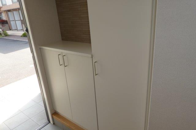 玄関　シューズボックス