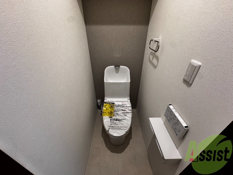 トイレ　こちらはトイレです。ピカピカなトイレで、気持ちも良いですね。