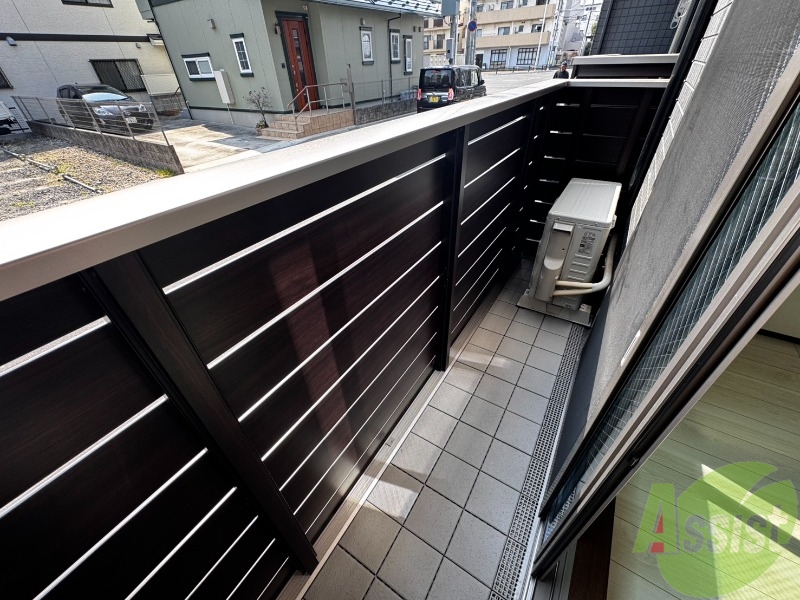 バルコニー　こちらはバルコニーです。洗濯物が沢山干せますね。