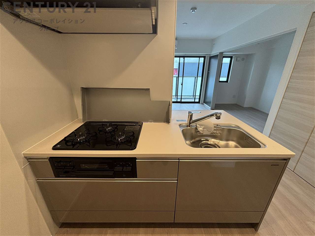 居室・リビング　エアコン付きで快適に過ごせます♪