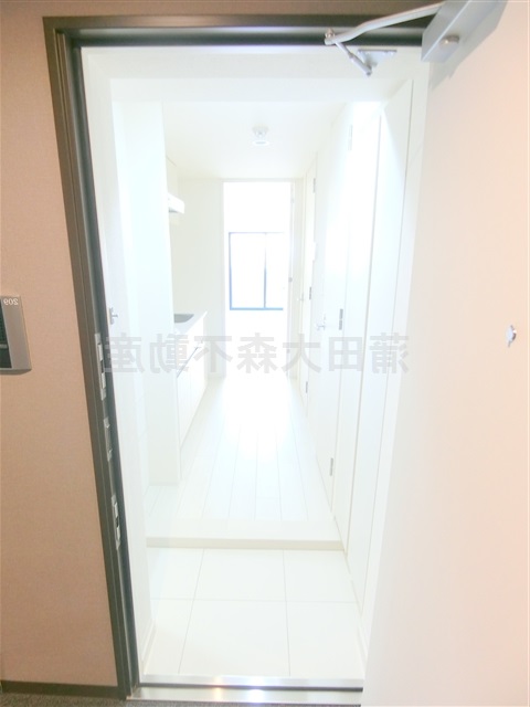 玄関　うれしい姿見鏡付きの玄関