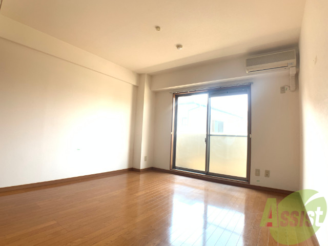 居室・リビング　８．１帖の洋室です。生活のメインとなる部屋ですね。