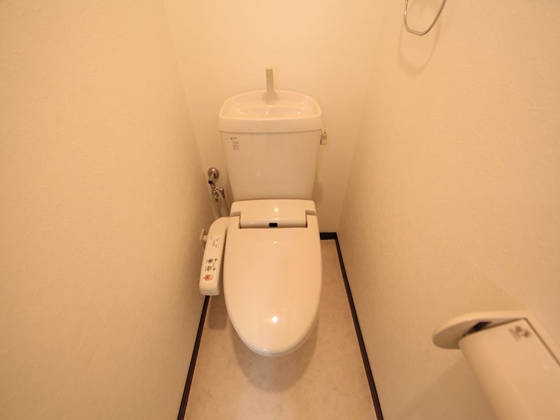 トイレ　温水洗浄暖房便座付トイレ
