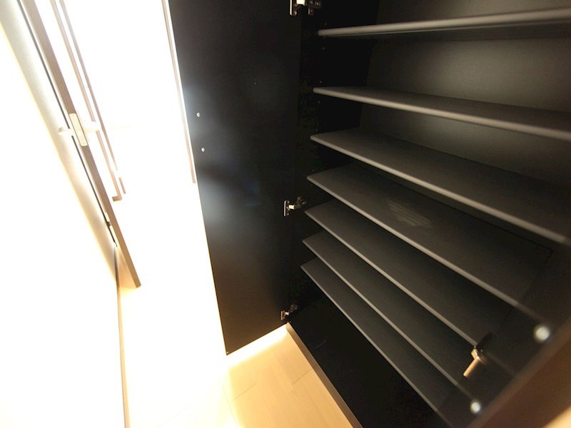 玄関　玄関　シューズボックス付（収納充実してます）