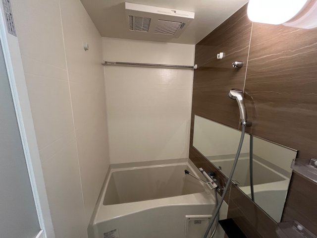 バス・シャワールーム　写真は、他部屋の同間取りです。(現況優先)