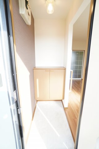 玄関　※同物件・同タイプの写真です。