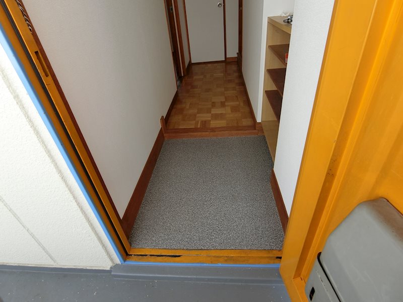 玄関　下駄箱の付いた玄関です。