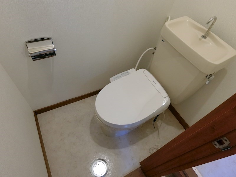 トイレ　これからの寒い時期でも安心の温水洗浄便座完備！