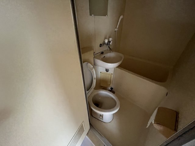 トイレ　浴室内にトイレがあります☆
