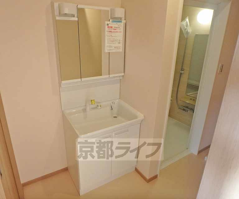 洗面設備　朝の支度はこちらでどうぞ
