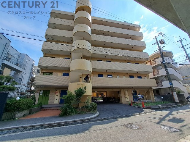 建物外観　エレベーター付きで重たい荷物も楽々♪