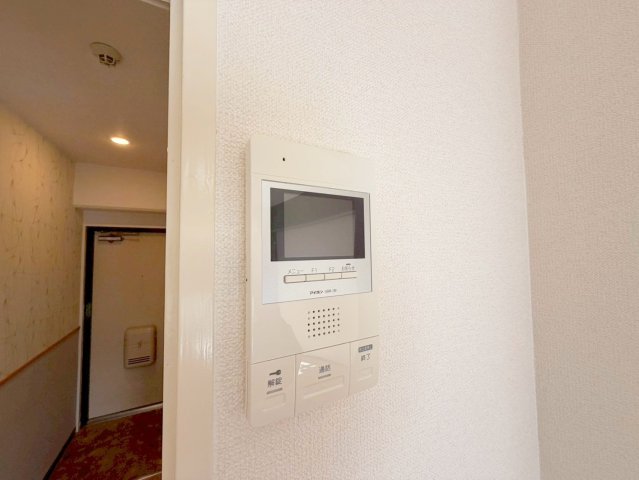 セキュリティ　TVモニターホンで来客が誰か確認してから開けて下さいね