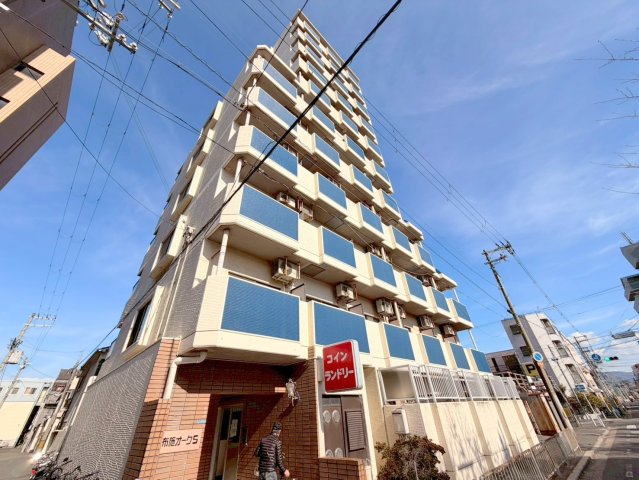 建物外観　閑静な住宅地にある、落ちついた色合いのキレイな建物です。