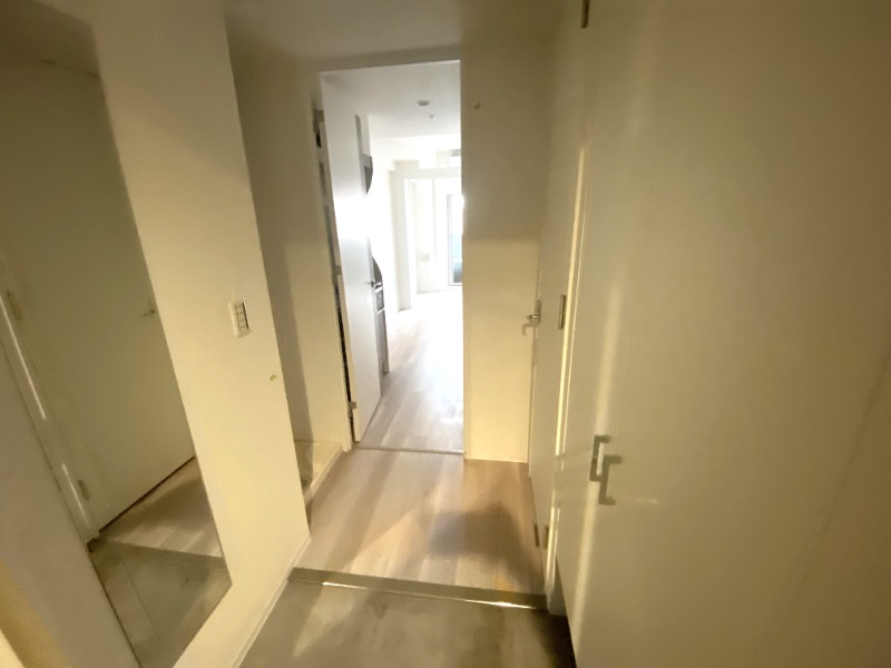 玄関　玄関を一歩入ると・・・こんな感じです。