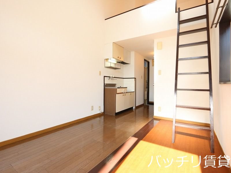 居室・リビング　別号室タイプの為、現状を優先致します。