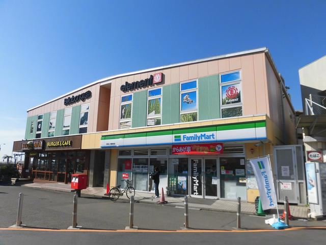 コンビニ　ファミリーマート（コンビニ）まで530m