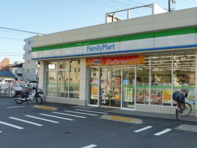コンビニ　ファミリーマート 小菅四丁目店（コンビニ）まで168m