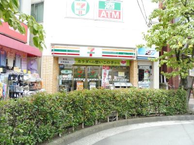 コンビニ　セブンイレブン 綾瀬駅西口店（コンビニ）まで126m