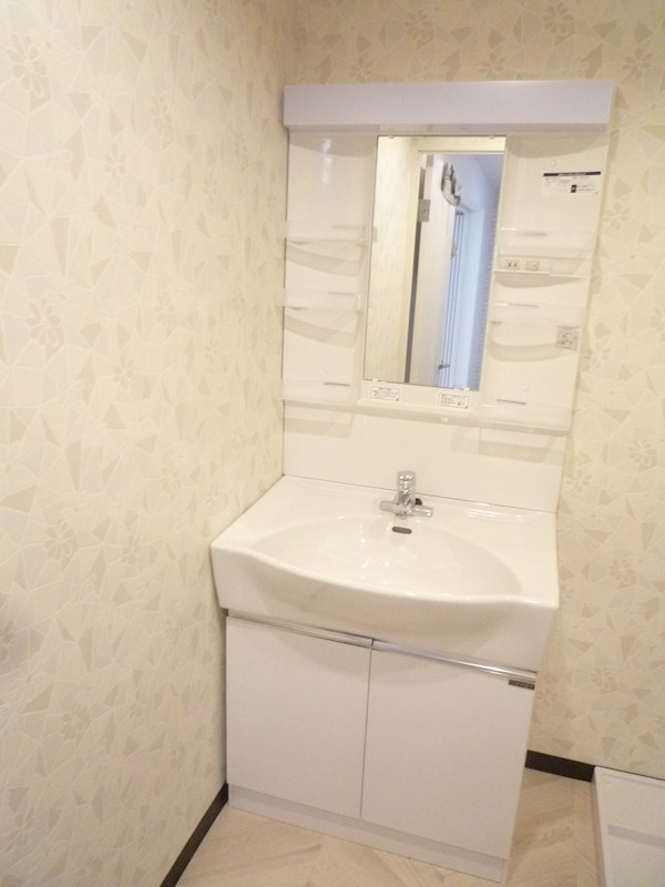 洗面設備　参考写真（同物件別部屋）