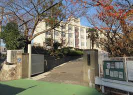 小学校　神戸市立塩屋小学校（小学校）まで523m