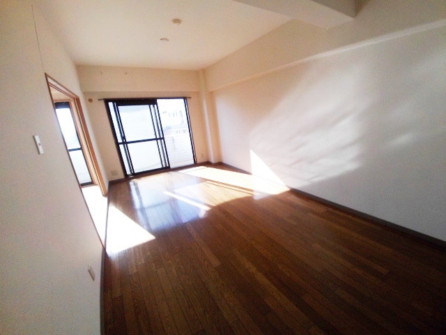 その他部屋・スペース　南向きで明るさも十分にございます