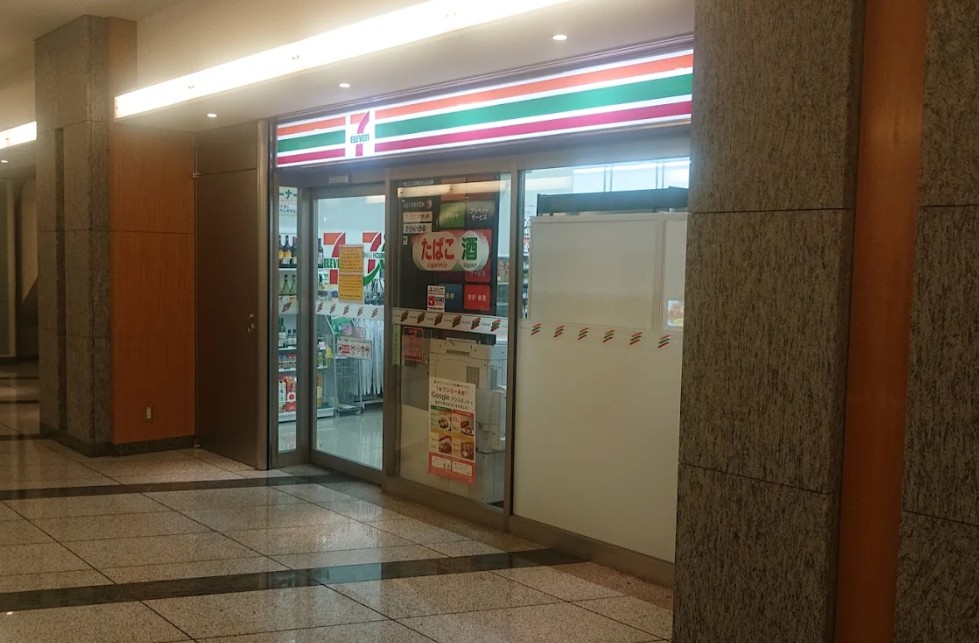 コンビニ　セブンイレブン六本木ティーキューブ店（コンビニ）まで357m