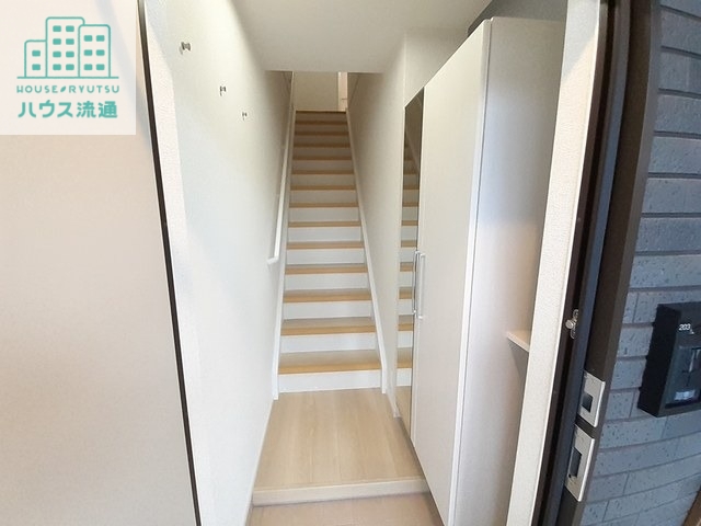 玄関　※別号室のお写真です