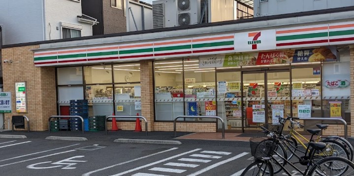 コンビニ　セブンイレブン 川口前川4丁目店（コンビニ）まで322m