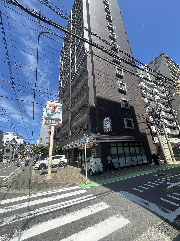 コンビニ　セブンイレブン（コンビニ）まで232m
