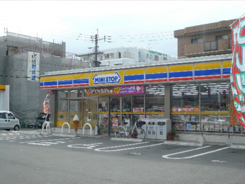 コンビニ　ミニストップ博多板付4丁目店（コンビニ）まで705m