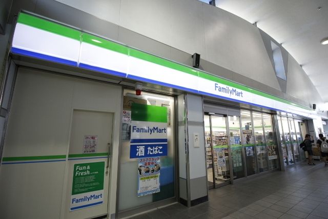 コンビニ　ファミリーマート実籾駅店（コンビニ）まで549m