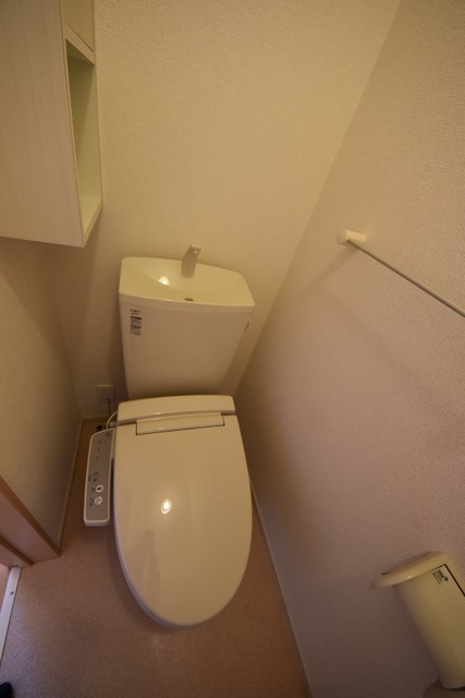 トイレ　★人気の温水洗浄便座付です★