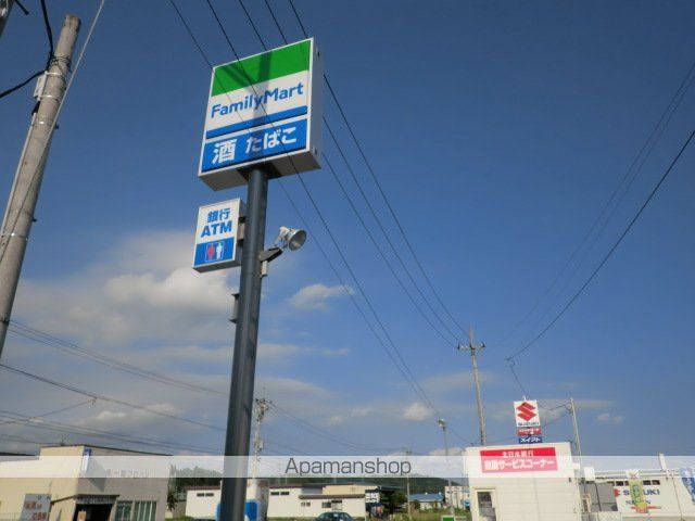 コンビニ　ファミリーマート（コンビニ）まで412m