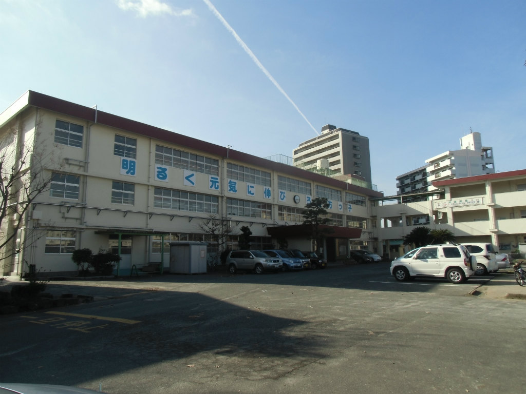 小学校　【北九州市立北方小学校】（小学校）まで275m