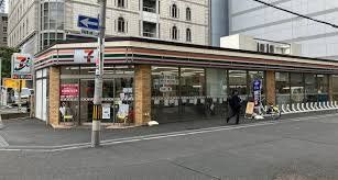 コンビニ　セブンイレブン堺筋本町南店（コンビニ）まで70m