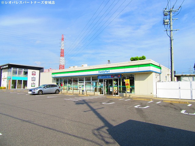 コンビニ　ファミリーマート刈谷築地町店（コンビニ）まで270m